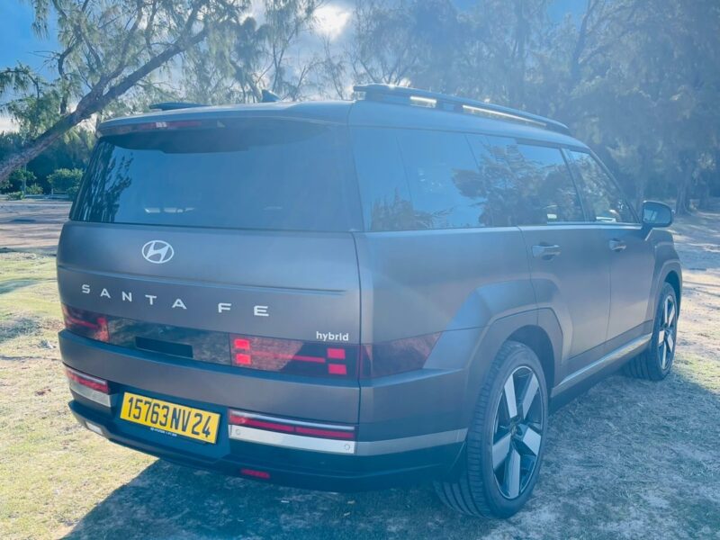 Discover Mauritius in Comfort: Rent the Luxury 7-Seater Hyundai Santa Fe Hybrid