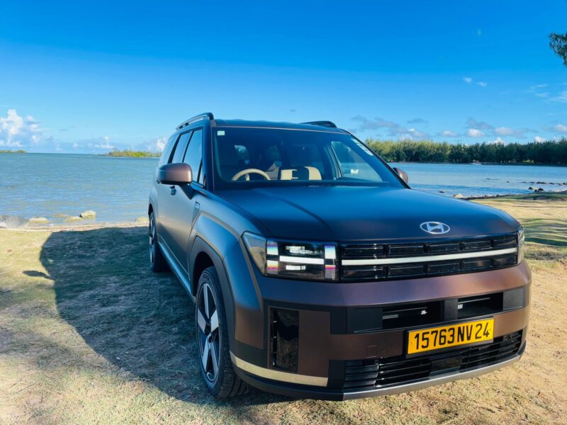 Discover Mauritius in Comfort: Rent the Luxury 7-Seater Hyundai Santa Fe Hybrid
