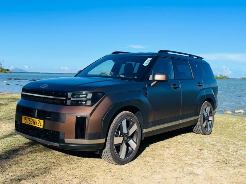 Discover Mauritius in Comfort: Rent the Luxury 7-Seater Hyundai Santa Fe Hybrid