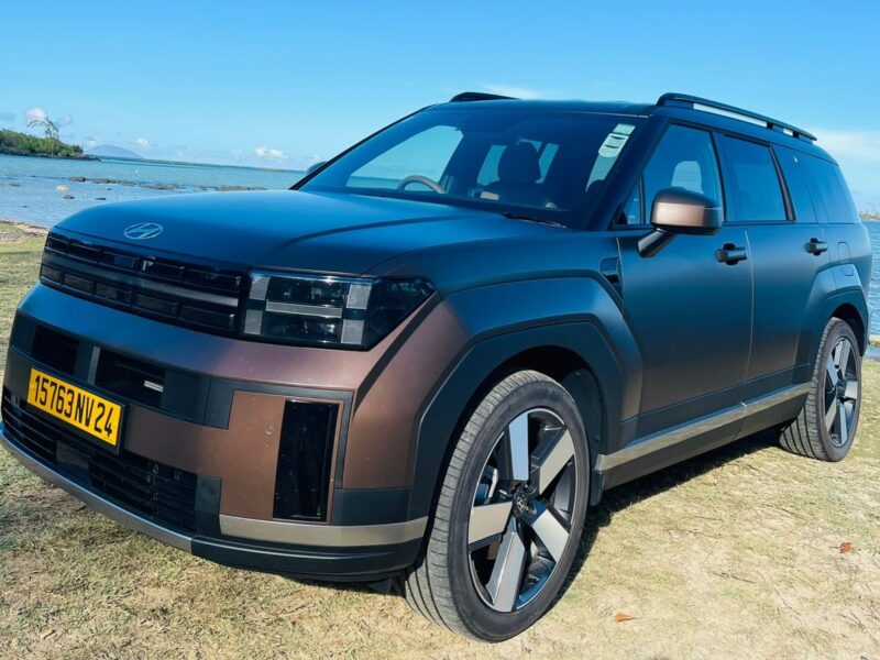 Discover Mauritius in Comfort: Rent the Luxury 7-Seater Hyundai Santa Fe Hybrid