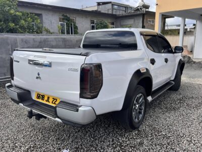 4x4 Rental Mauritius: Mitsubishi Triton