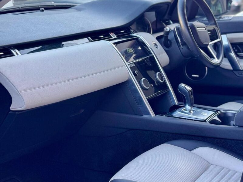 Luxury Cars to Rent in Mauritius | Land Rover Discovery P300