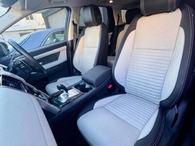 Luxury Cars to Rent in Mauritius | Land Rover Discovery P300