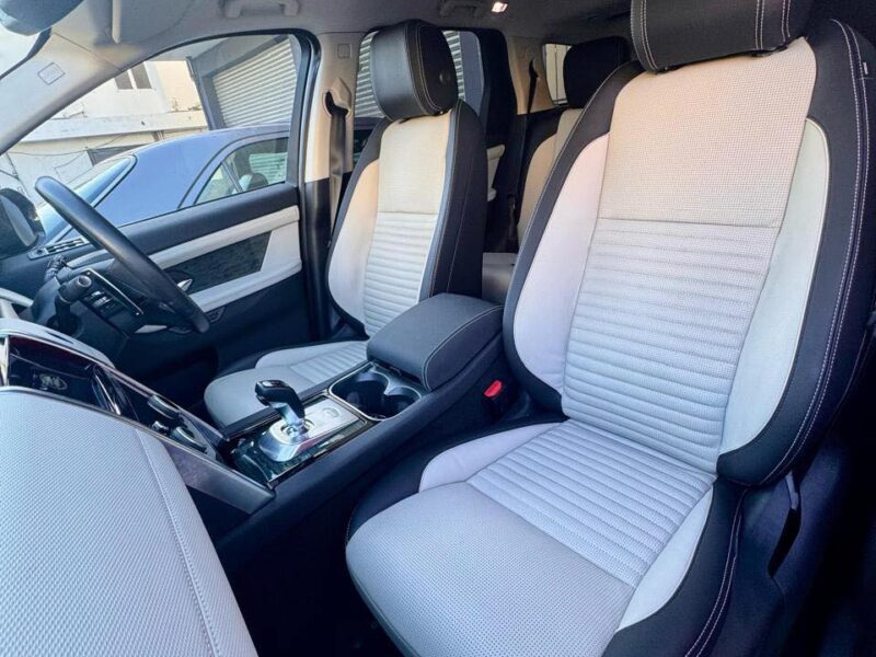 Luxury Cars to Rent in Mauritius | Land Rover Discovery P300