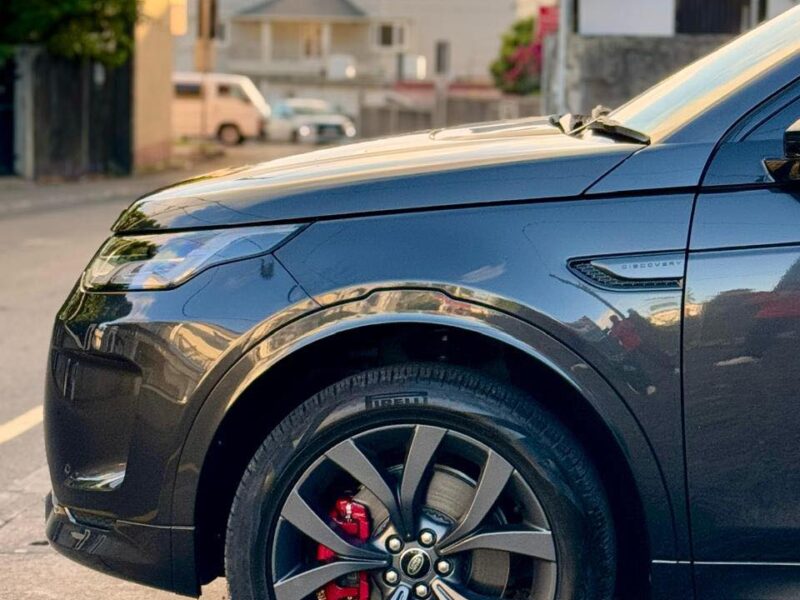 Luxury Cars to Rent in Mauritius | Land Rover Discovery P300