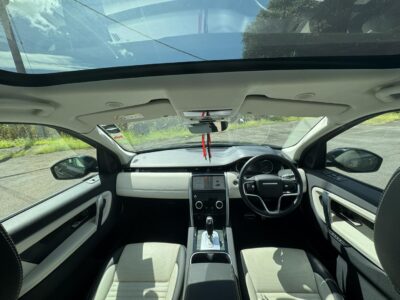 Luxury Cars to Rent in Mauritius | Land Rover Discovery P300