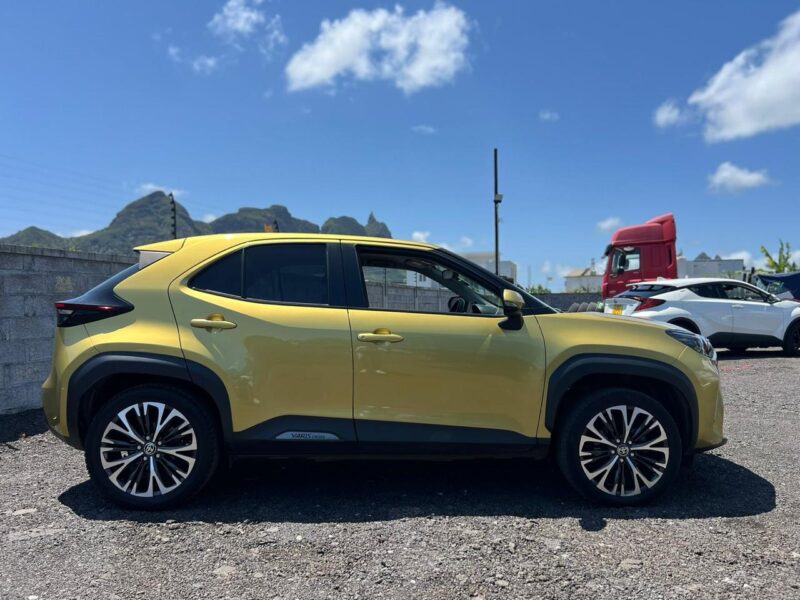 Mauritius Rent a Car: Toyota Yaris Cross Hybrid 1500cc Automatic Crossover