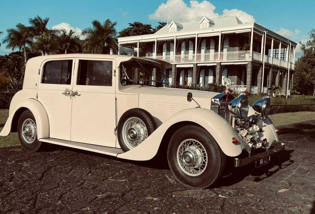 Rolls-Royce Phantom II (1935) Image: "Rolls-Royce Phantom II 1935 for elegant wedding car rental." 1935 Rolls-Royce Phantom II, majestic and luxurious, ideal for a grand wedding arrival