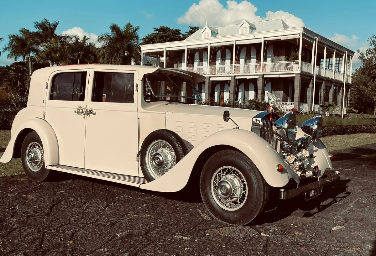 1935 Rolls-Royce Phantom II, majestic and luxurious, ideal for a grand wedding arrival