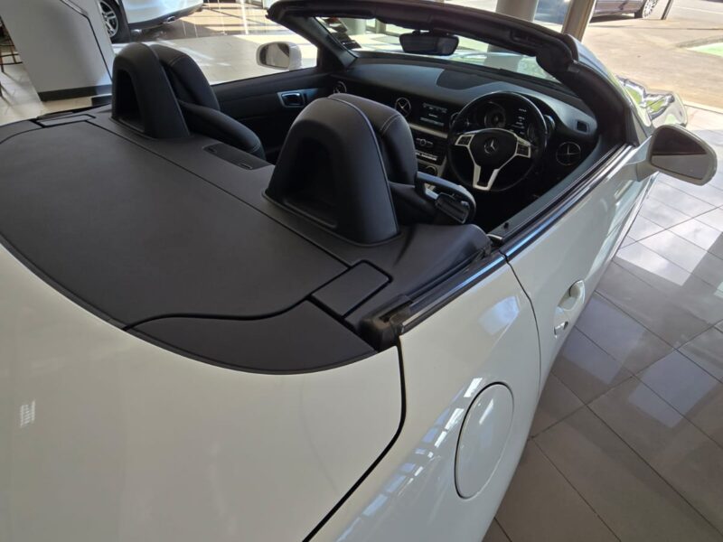 Peer to Peer Car Rental Mauritius – Mercedes‑Benz SLK200 Convertible Roadster