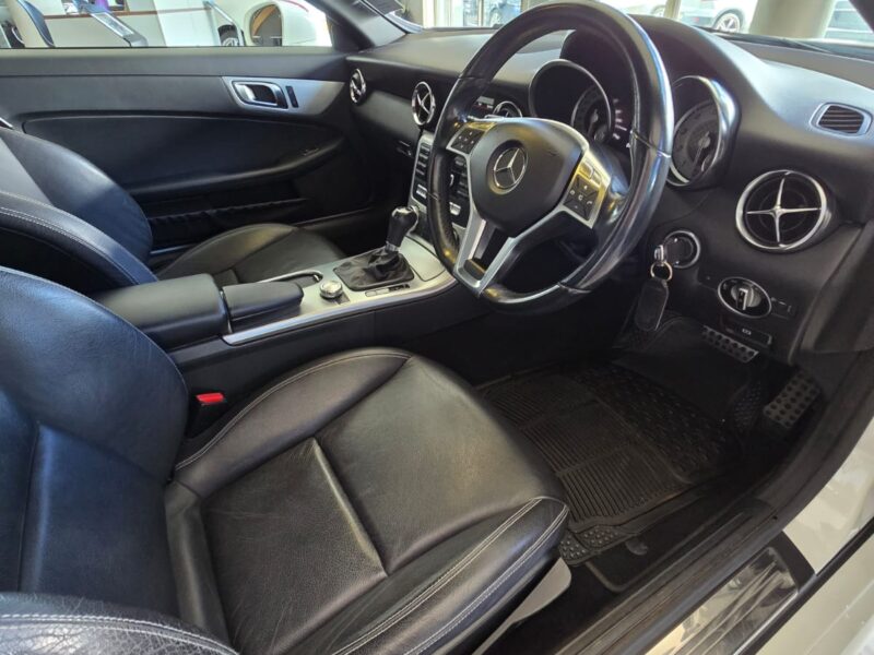 Peer to Peer Car Rental Mauritius – Mercedes‑Benz SLK200 Convertible Roadster