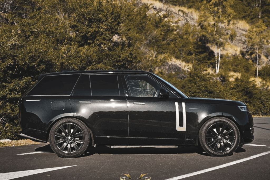  Premium SUV Rental in Mauritius – sleek 2025 Range Rover Vogue P400 parked beside a luxury beachfront villa at sunset
