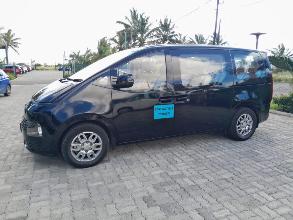 8-9 Seater Car Rental Mauritius | Staria 11-Seater (with driver) - mini van rental in mauritius