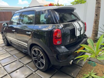 P2P Car Rental Mauritius – MINI Cooper Countryman S (Manual)