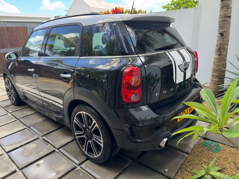 P2P Car Rental Mauritius – MINI Cooper Countryman S (Manual)