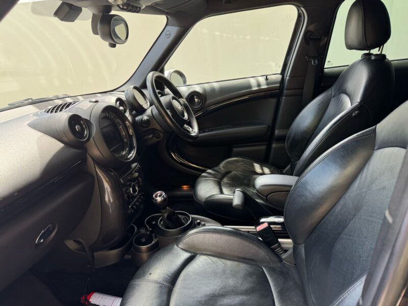 P2P Car Rental Mauritius – MINI Cooper Countryman S (Manual)