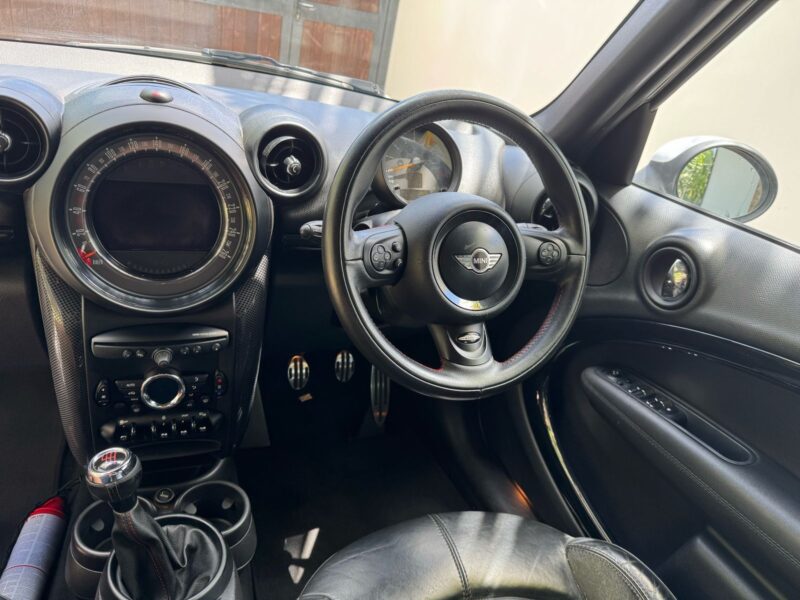 P2P Car Rental Mauritius – MINI Cooper Countryman S (Manual)